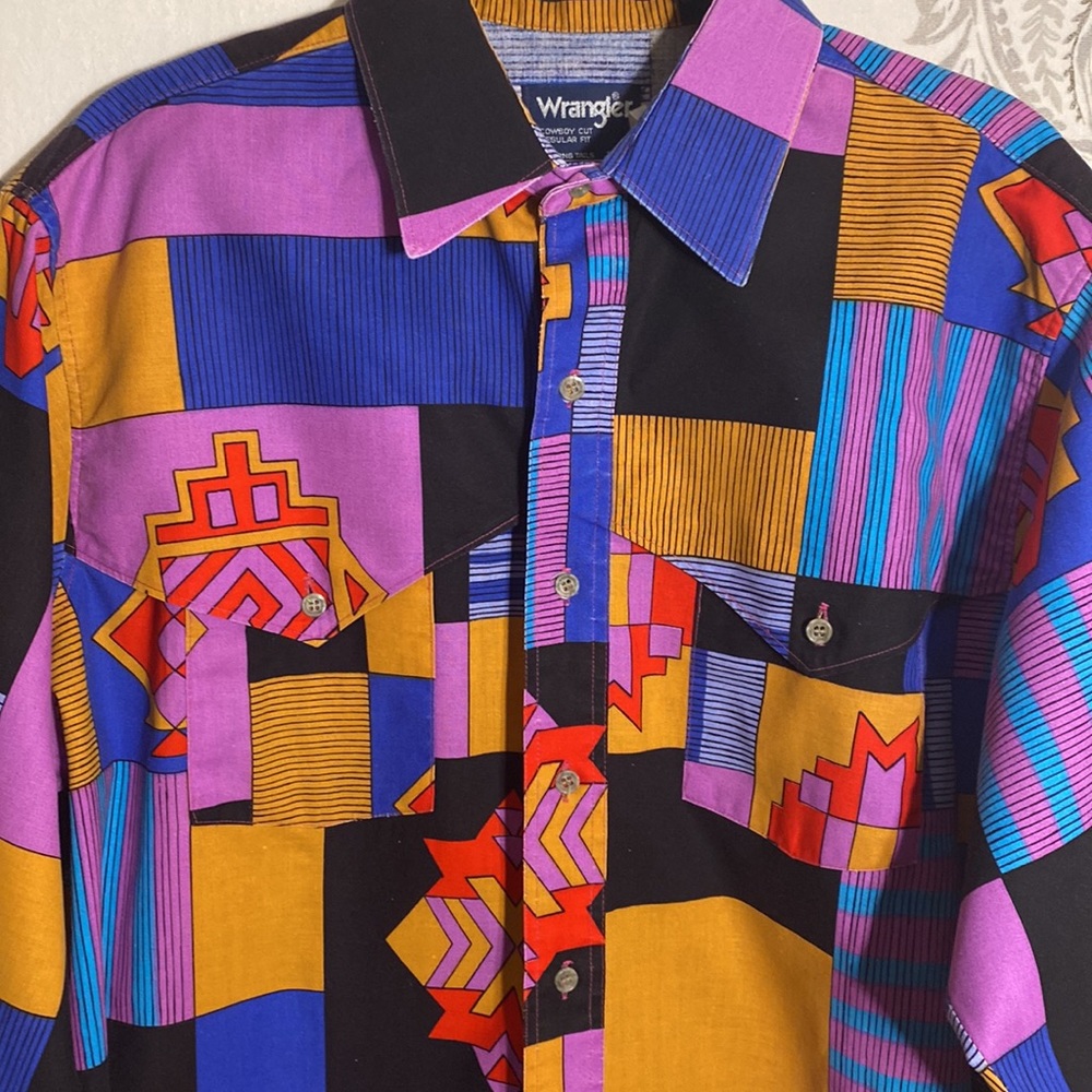VTG WRANGLER Western Cowboy
Cut Aztec Shirt Size 17-35 XL Tails.
MADE IN‎ USA - Picture 2 of 11
